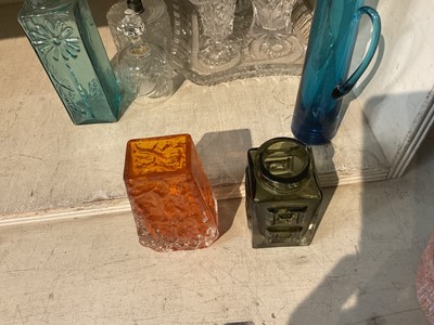 Lot 250 - Lot Art glass and decorative glassware
