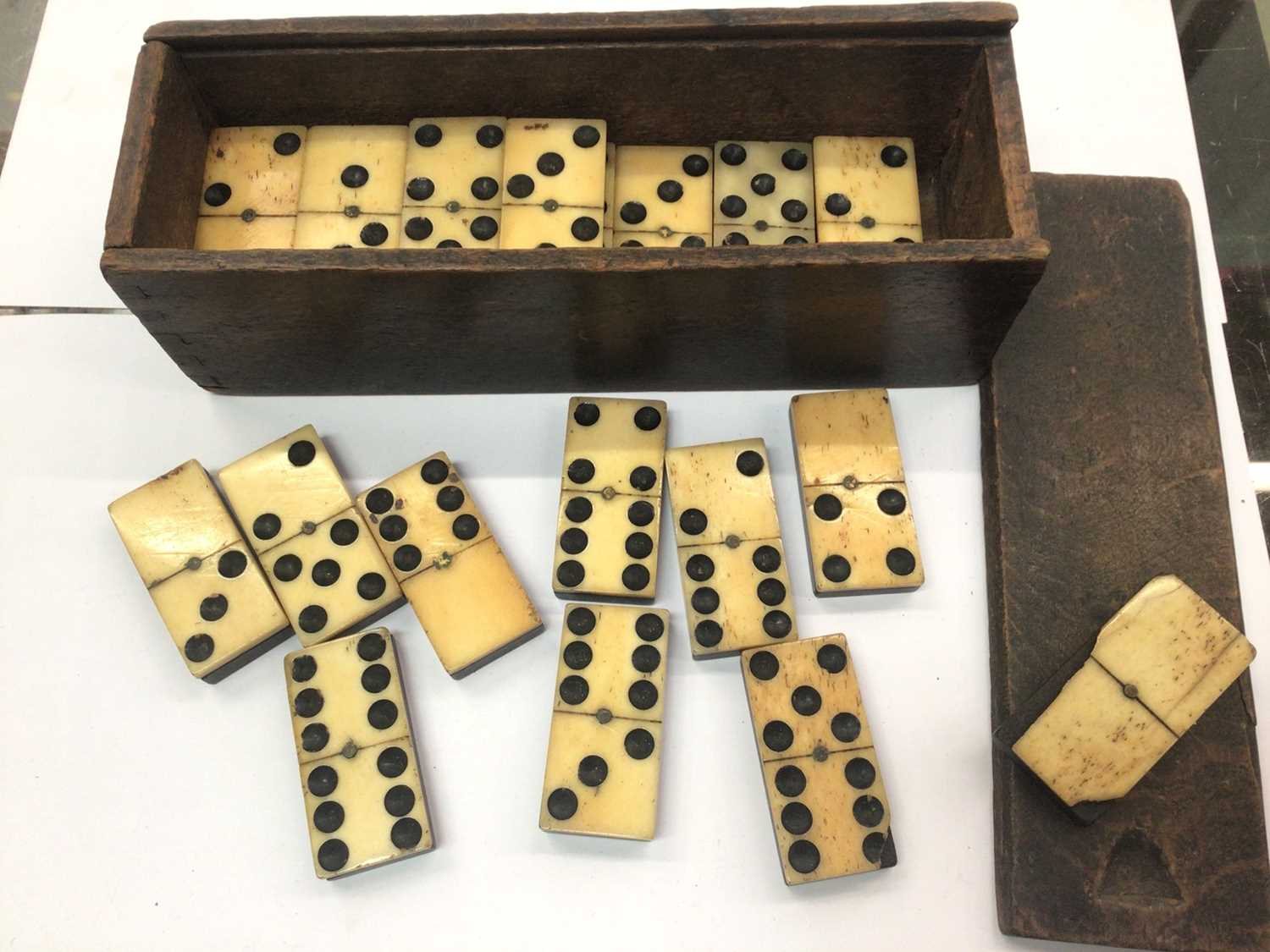 Lot 116 - Set of 19th century bone and ebony dominoes in original wooden box