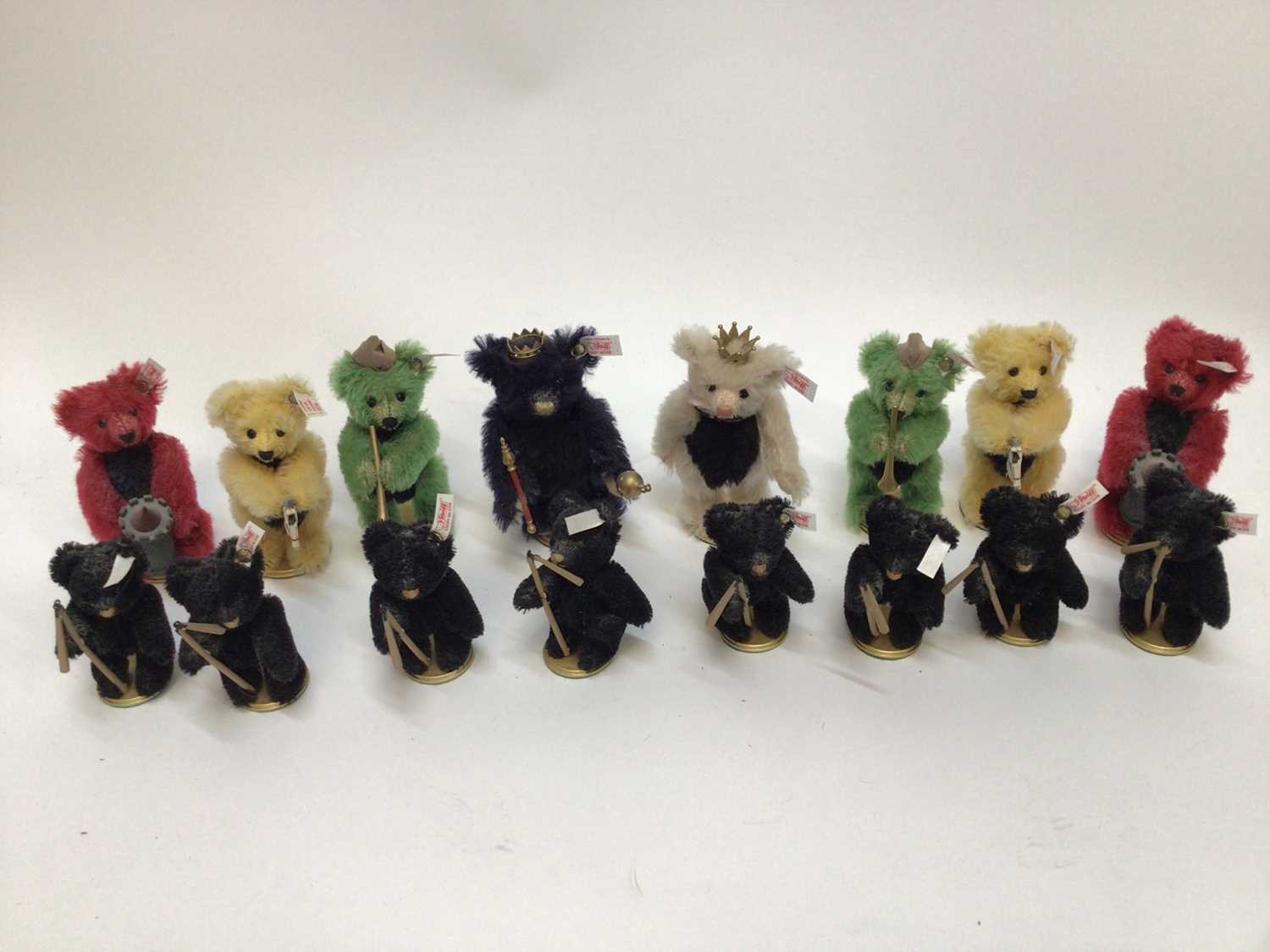 Lot 1800 - Steiff 2007 Chess Set Thirty Two jointed bears with veneeered chess table.  Limited edition.