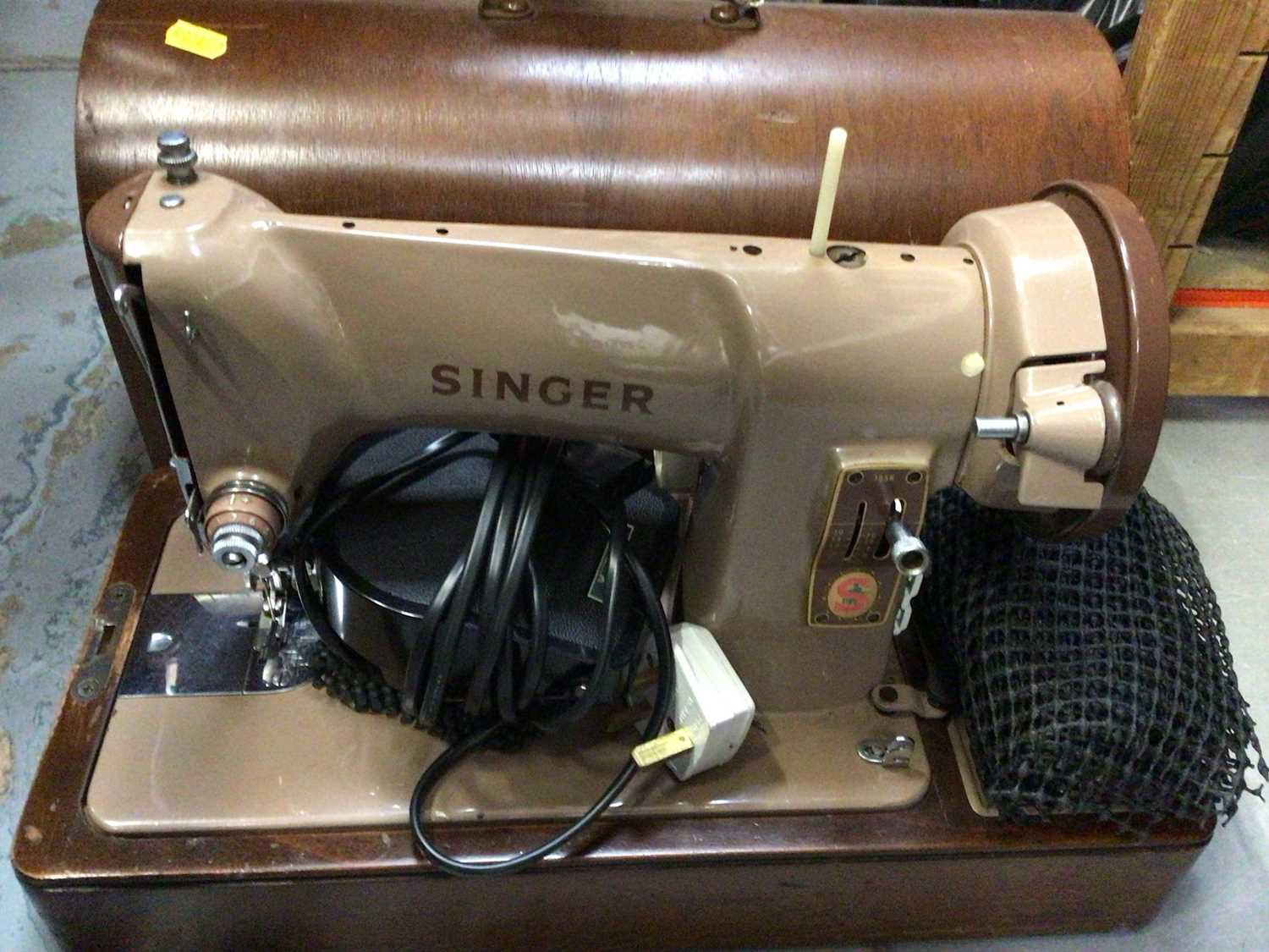 Lot 538 Electric Singer sewing machine, with wooden