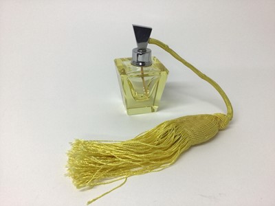 Lot 340 - Art Deco primrose yellow flat cut crystal perfume spray