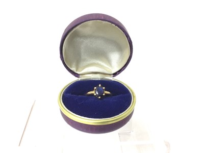 Lot 64 - Blue sapphire single stone ring, on gold band