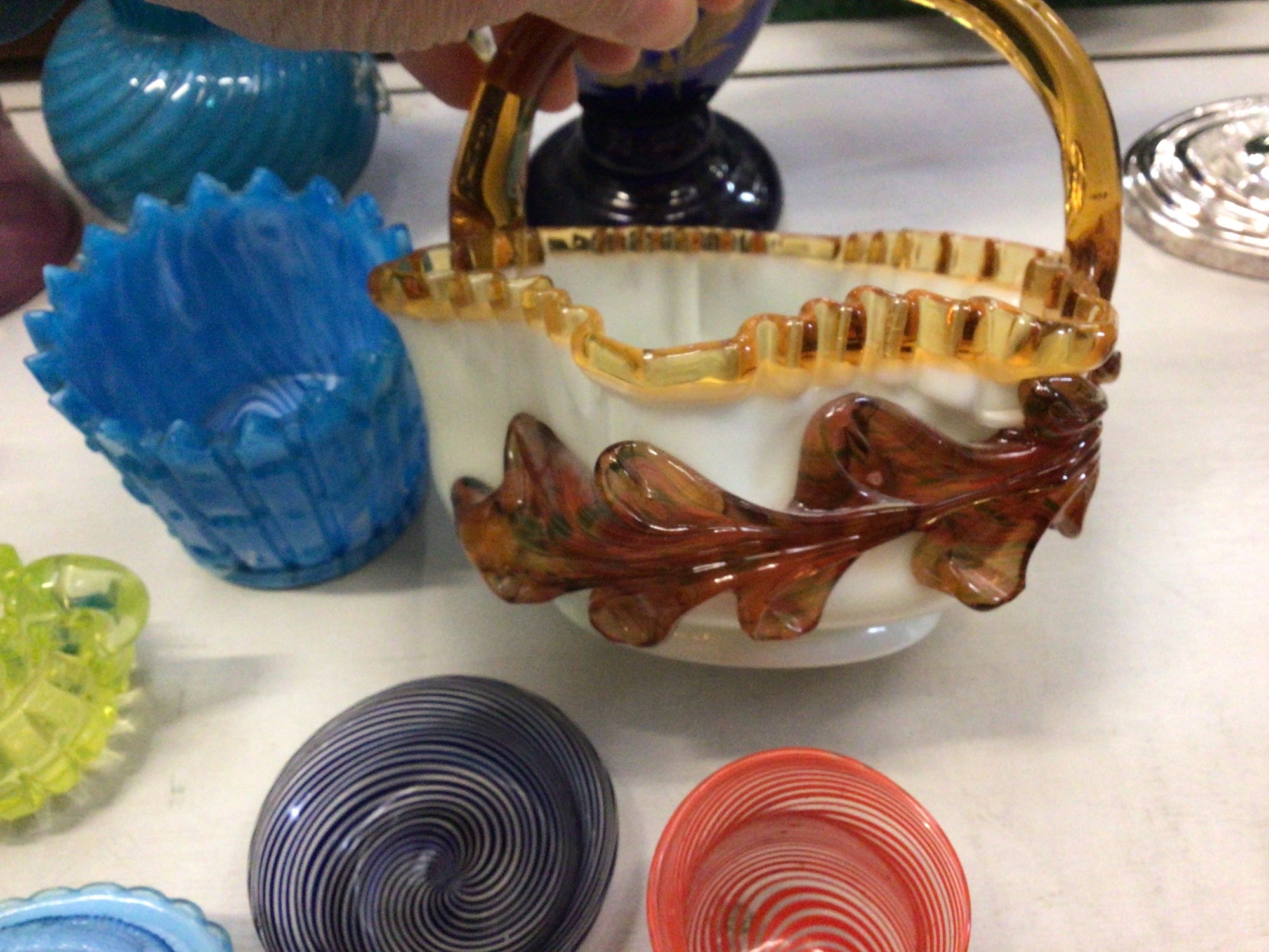 Lot 291 - Small group of coloured glassware including