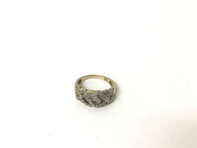 Lot 84 - 9ct gold and diamond chip ring