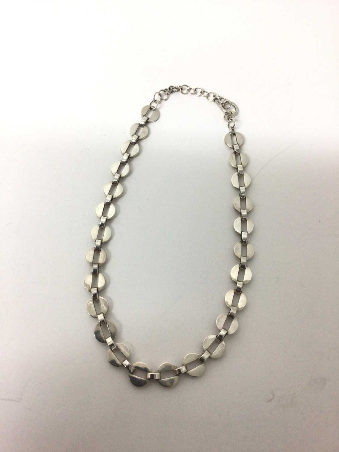 Lot 81 - Silver necklace