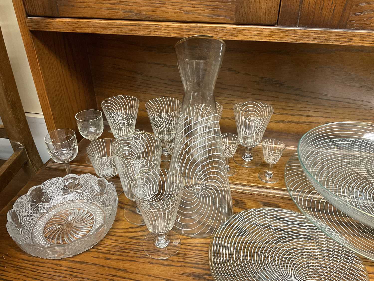 Lot 165 - Collection of Vintage Swirl design glassware