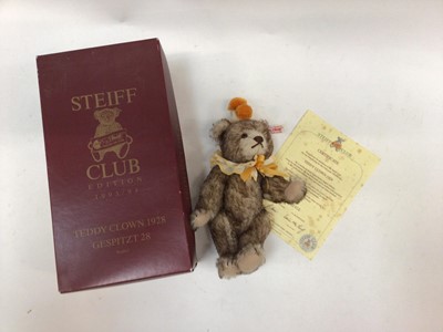 Lot 1819 - Steiff Bears Anna with Hobby Horse 667800, Vienne Opera 672445, both in soft bags with certificates Schloss Schonbrunn 661266  and Vienna Ballerine both in soft bags but no certifcates. Teddy Clown...