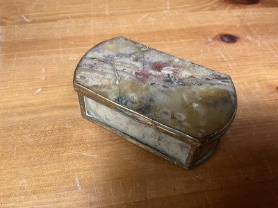 Lot 134 - 18th / 19th century agate box of rounded rectangular form, 7cm long