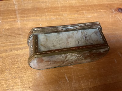 Lot 134 - 18th / 19th century agate box of rounded rectangular form, 7cm long