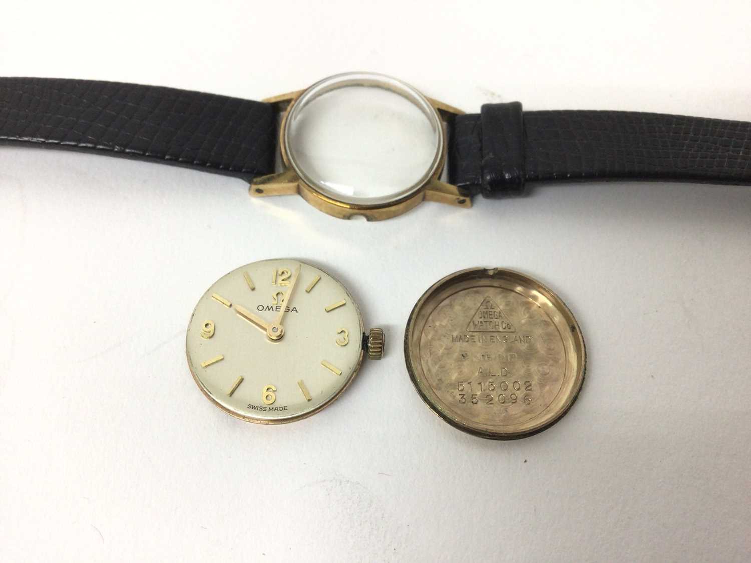 Lot 70 9ct gold ladies Omega wristwatch on leather
