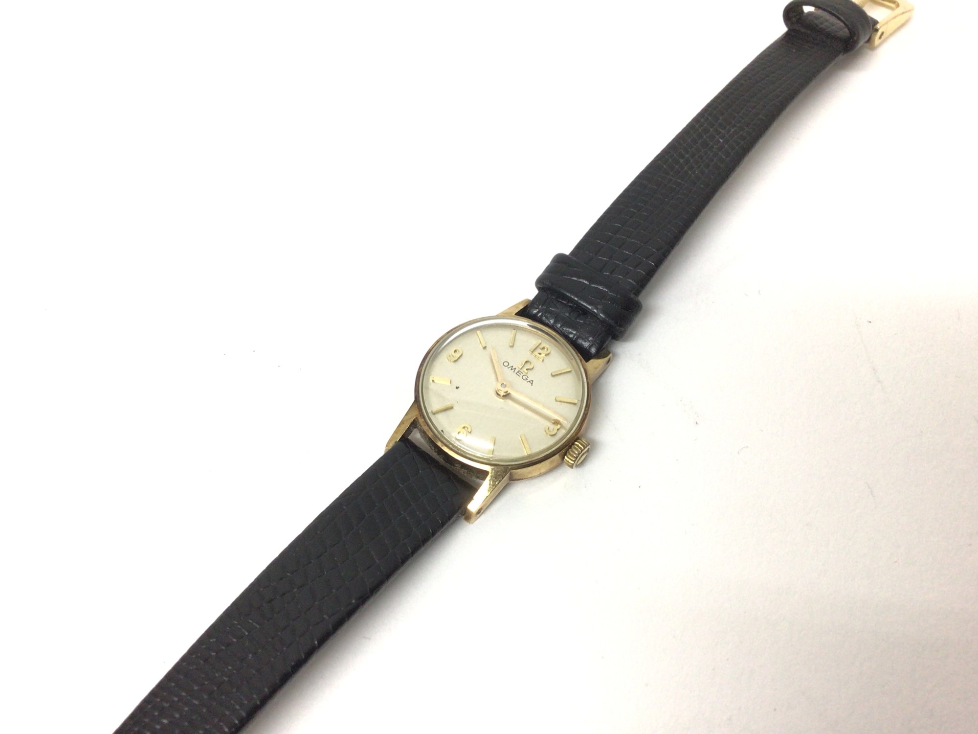 Lot 70 9ct gold ladies Omega wristwatch on leather