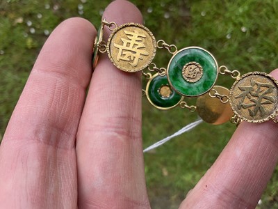 Lot 71 - Chinese 18ct gold and jade bracelet, decorated with Chinese characters
