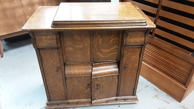 Lot 852 - Early 20th century Singer treadle sewing machine in oak cabinet, 81cm wide, 45cm deep, 80cm high