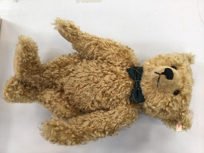 Lot 1834 - Steiff 1997 Henderson Bear 653780, boxed with certificate.