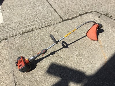 Lot 1054 - Husqvarna 322 petrol strimmer