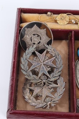 Lot 545 - Victorian leather jewllery box containing antique and later jewllery