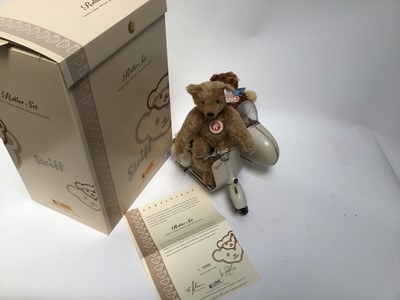 Lot 1879 - Steiff 2005 Roller Set 672019 and Roadster Set 656255, both boxed and with certificates.