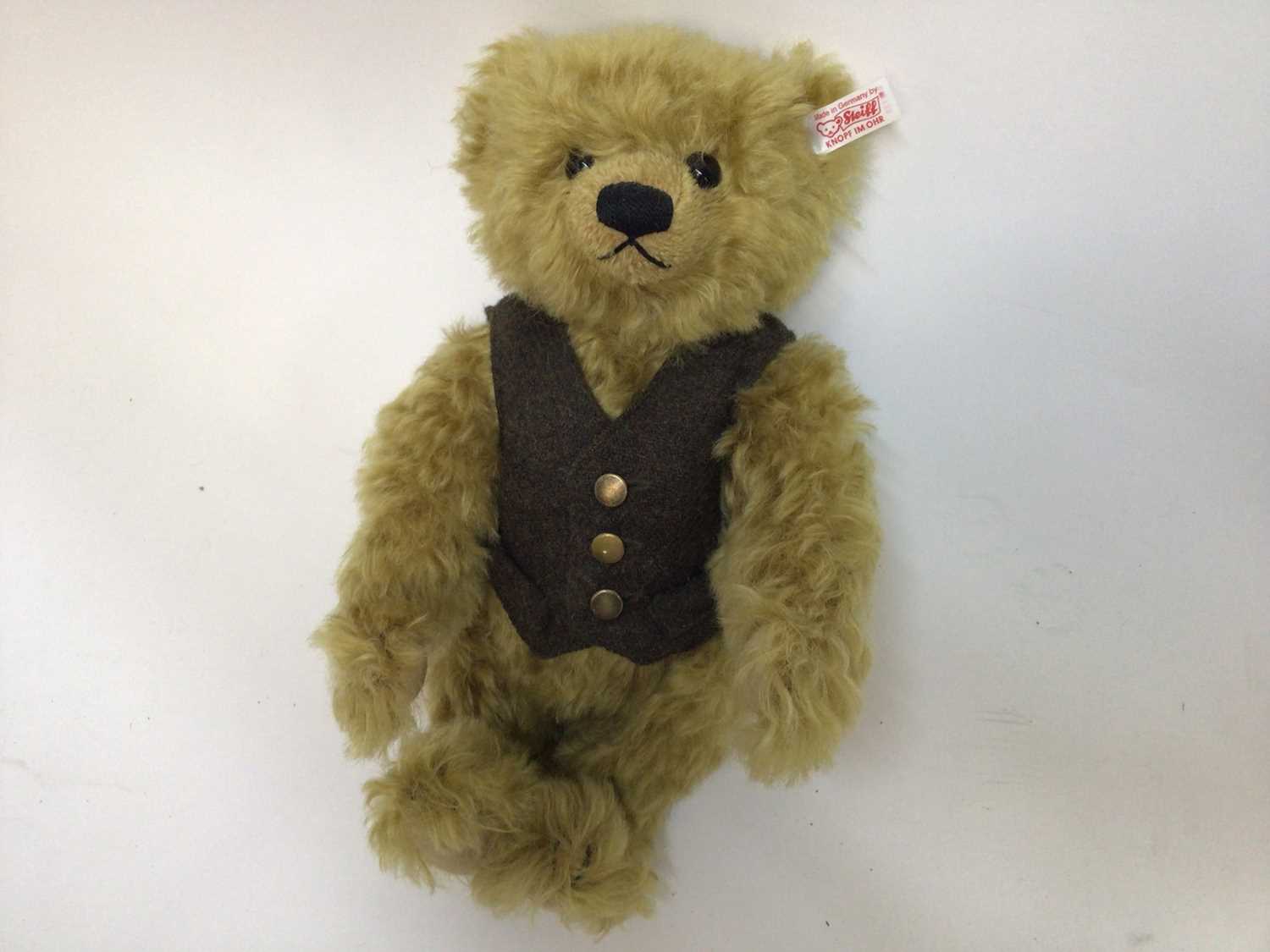 Lot 1882 Steiff 2005 Howard Musical bear 662133,