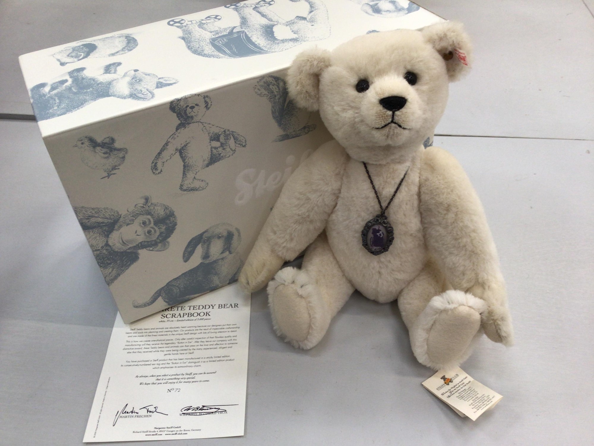 Lot 1882 Steiff 2005 Howard Musical bear 662133,