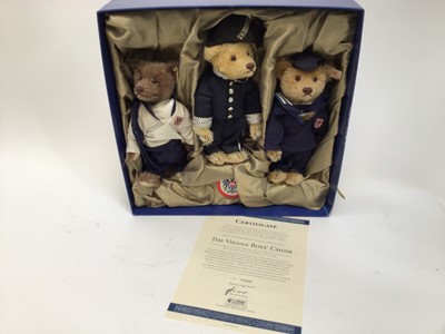 Lot 1885 - Steiff Paddington 664632 and The Vienna Boys Choir 659966, both boxed with certificates.
