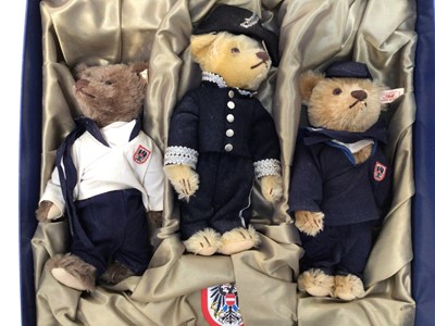 Lot 1885 - Steiff Paddington 664632 and The Vienna Boys Choir 659966, both boxed with certificates.