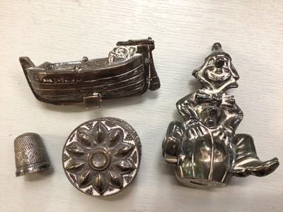 Lot 670 - Group silver items to include seated clown ornament, small boat, trinket pot and a thimble