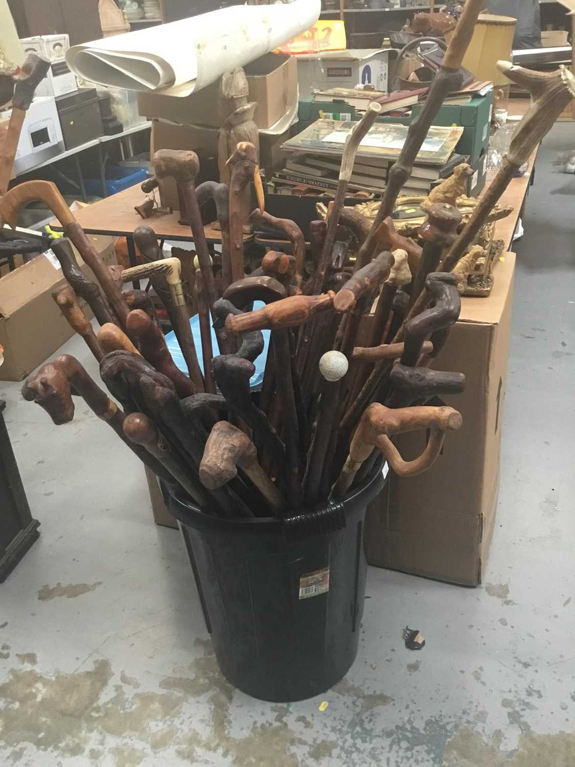 Lot 41 - Collection of novelty walking sticks and thumb sticks -approx 45 plus