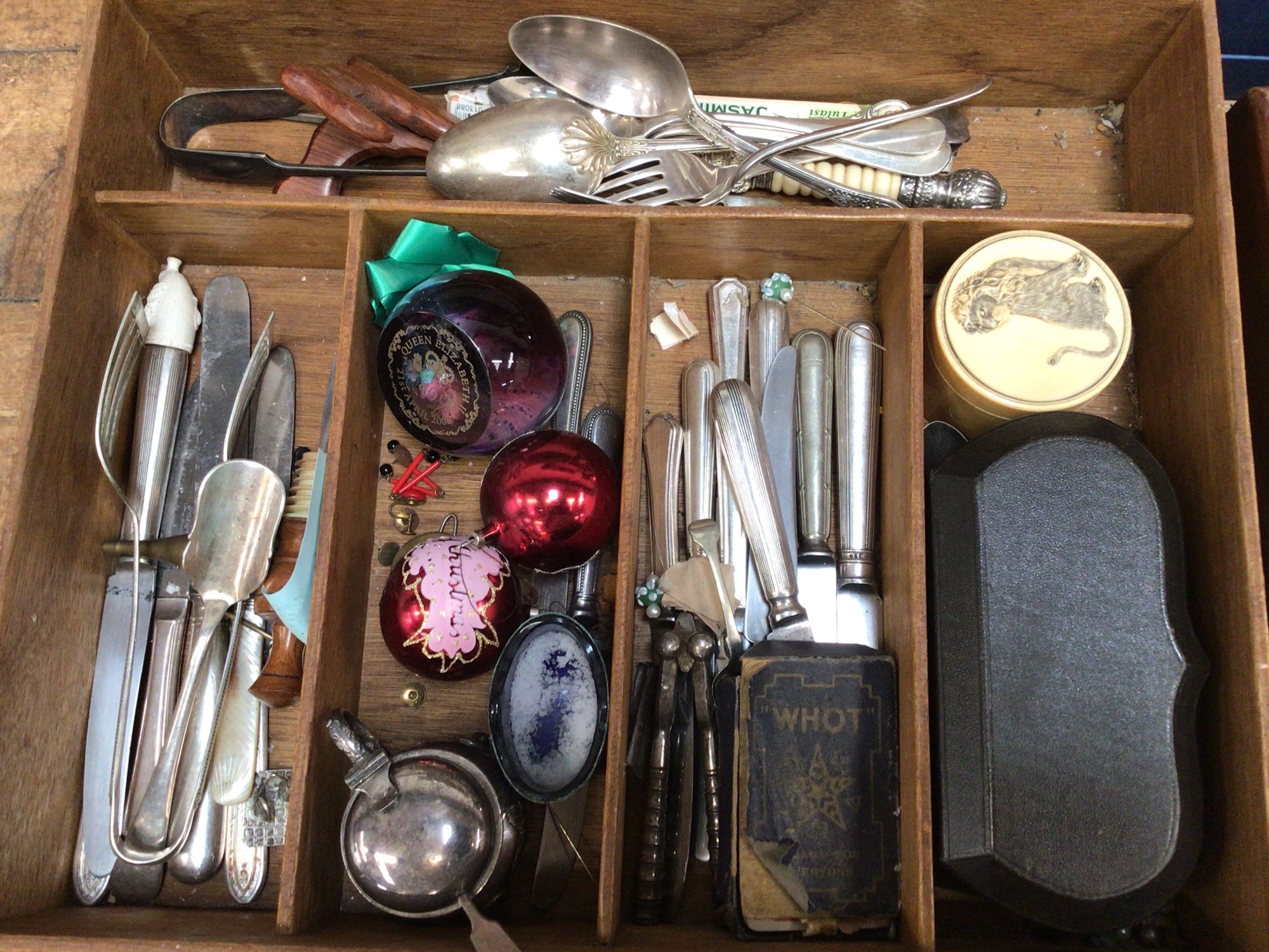 Lot 18 Sundry items, including silver plate,