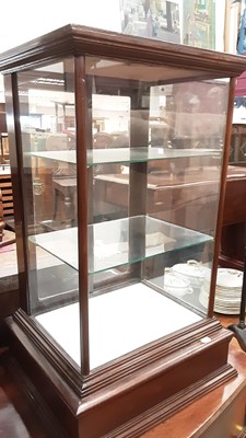 Lot 931 - Good quality early 20th century mahogany framed table top display cabinet with sliding doors, 45.5cm wide, 41cm deep, 72cm high