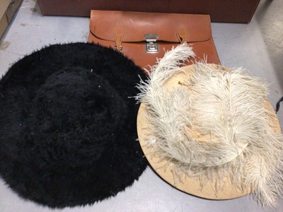 Lot 289 - Three vintage suitcases, Pakawa briefcase and two vintage hat boxes each containing a hat