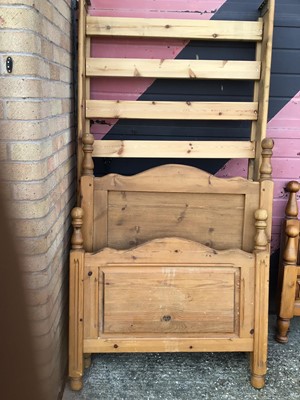 Lot 933 - Stained pine single bed with head and foot boards with turned finials