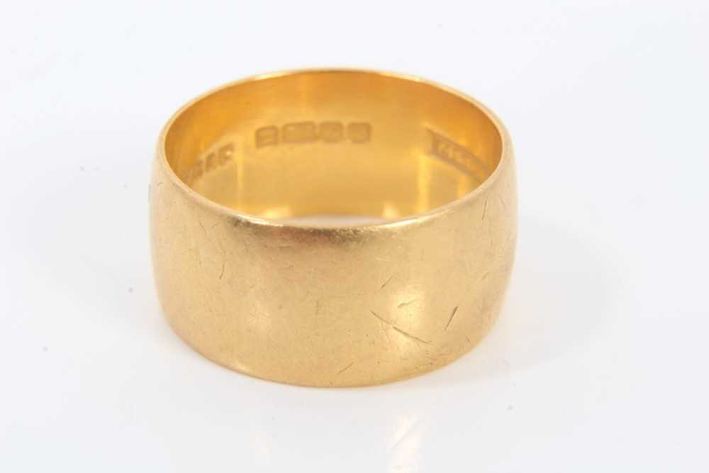 lot-613-22ct-gold-wedding-ring