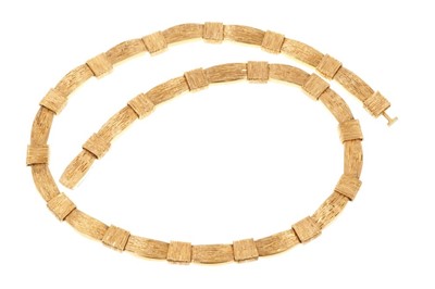 Lot 614 - 9ct yellow gold necklace