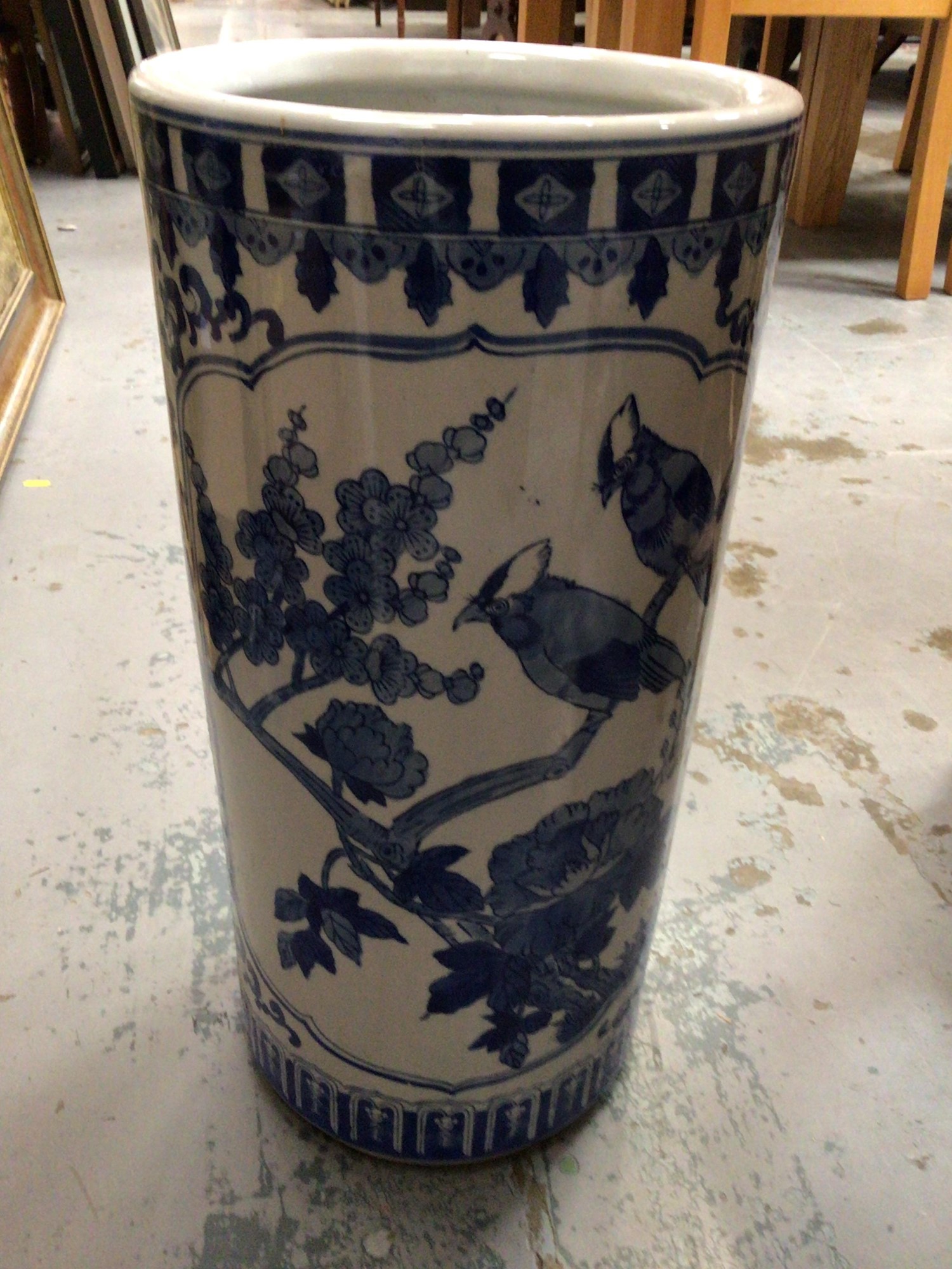 Lot 598 Chinese blue and white umbrella stand
