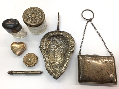 Lot 679 - Group of silver items