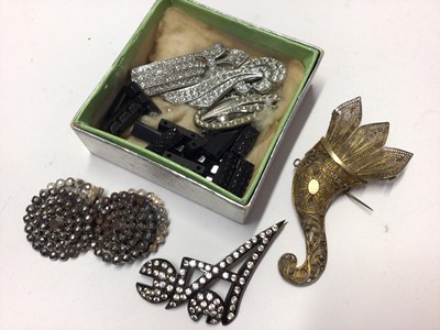 Lot 84 - Collection of vintage jewellery and bijouterie including 1920s coral beadwork sautoir necklace