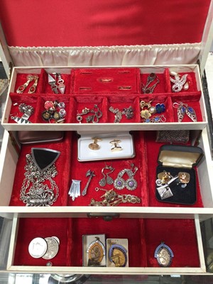 Lot 695 - Jewellery box containing silver marcasite earrings, Scottish silver brooch, other vintage costume jewllery, various wristwatches and bijouterie