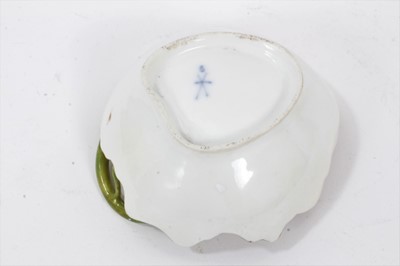 Lot 193 - Late 18th/early 19th century German porcelain pickle dish
