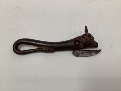 Lot 2622 - Bull tin opener and sundries