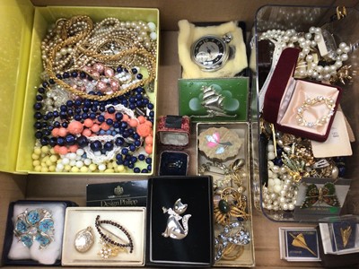 Lot 701 - Group vintage costume jewellery, wristwatches and bijouterie