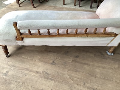 Lot 1076 - Edwardian Chaise lounge balustraded rail-back, turned legs