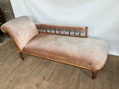 Lot 1076 - Edwardian Chaise lounge balustraded rail-back, turned legs