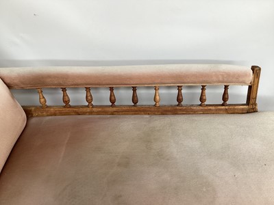 Lot 1076 - Edwardian Chaise lounge balustraded rail-back, turned legs