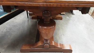 Lot 1101 - Good quality 1930's oak draw leaf dining table on bulbous supports joined by stretchers, 122cm x 91cm