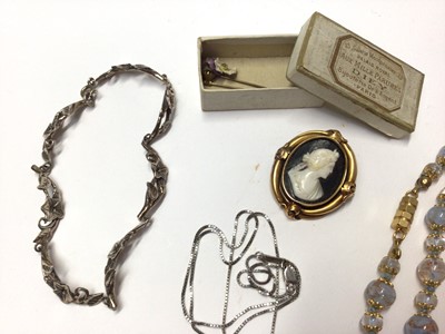 Lot 29 - Antique and later jewellery