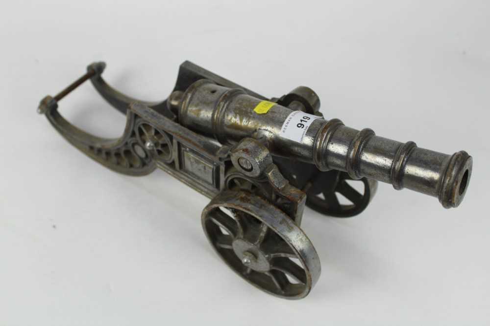 Lot 919 - Good decorative cannon