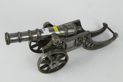 Lot 919 - Good decorative cannon