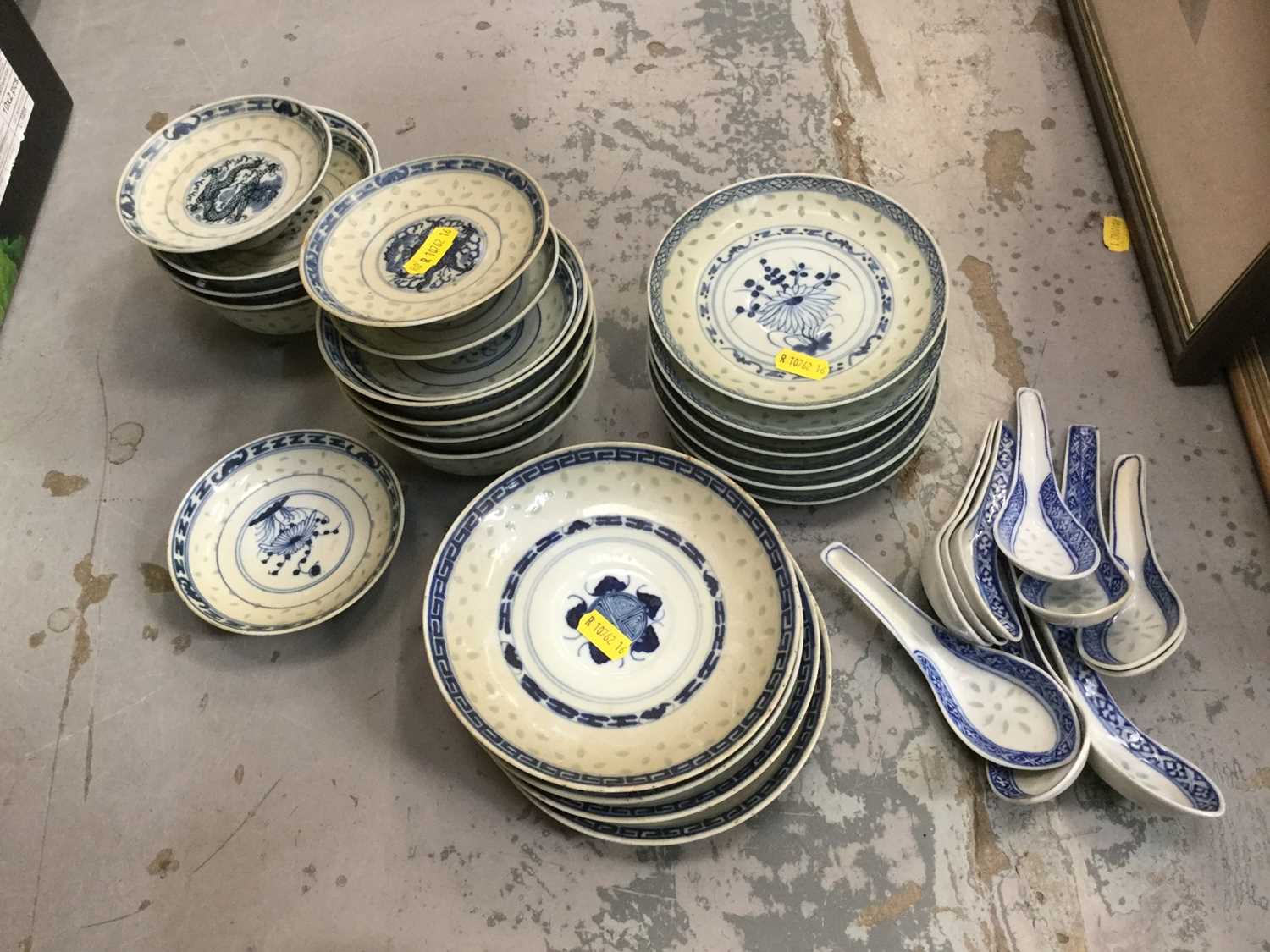 Lot 100 - Collection of 19th century and later Chinese rice pattern teawares
