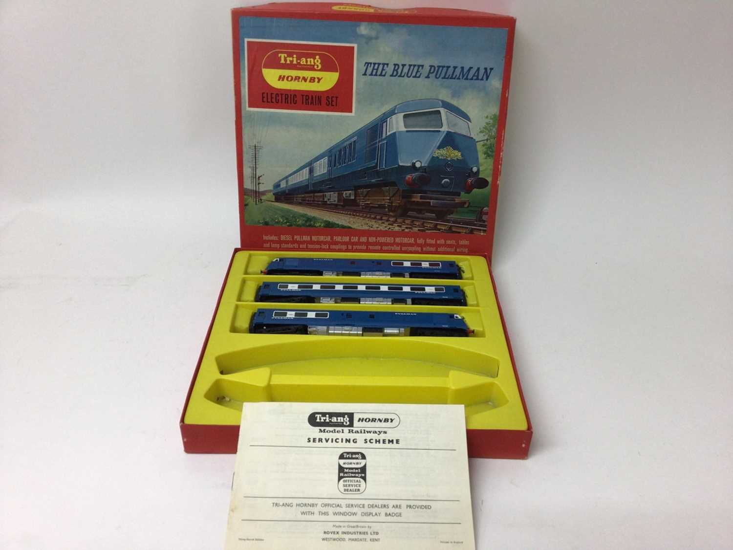 Lot 1852 - Railway Triang 00 gauge The Blue Pullman set RS52 plus Triang Pullman Express RS90 both boxed (2)