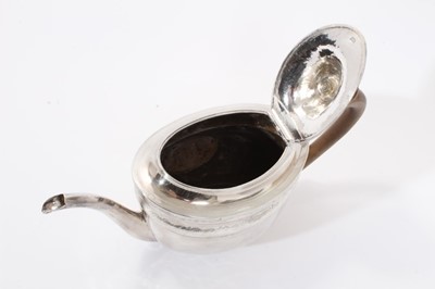 Lot 397 - George III silver teapot